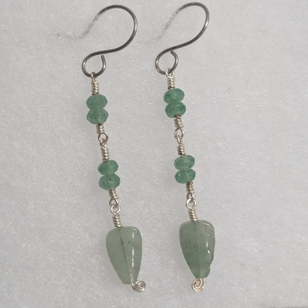 Source Unknown Green And Silver Dangle Earrings - image 1